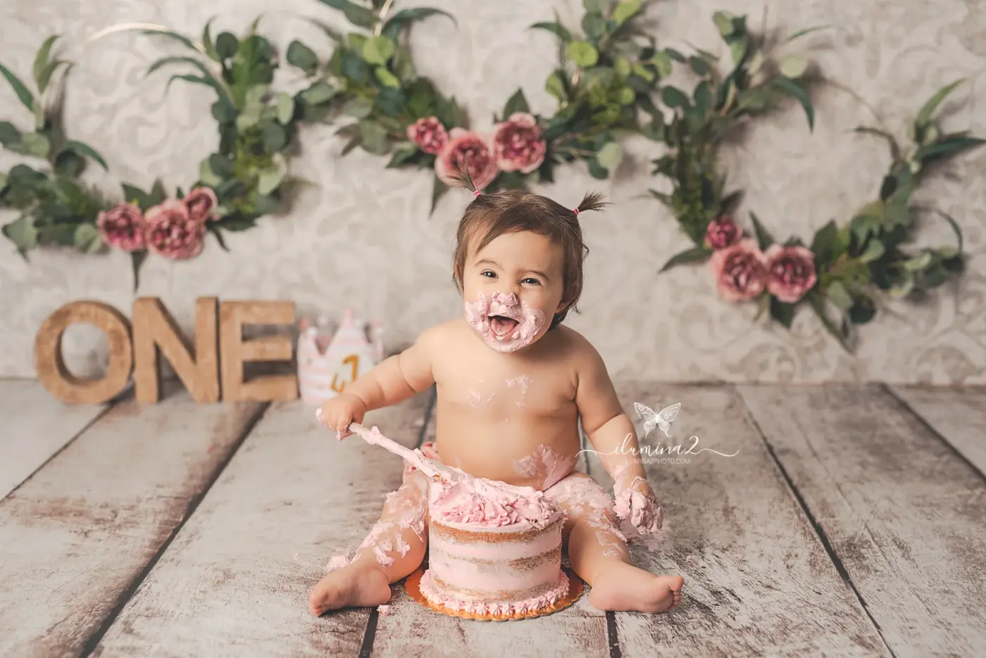 Bebé tranquilo durante una sesión Smash Cake