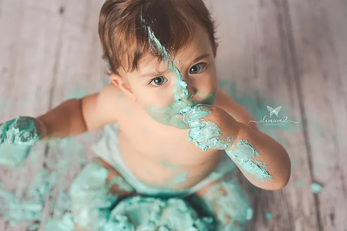 Cuándo hacer una sesión Smash Cake para el primer cumpleaños 3 Sesión Smash Cake para bebé de 12 meses en estudio
